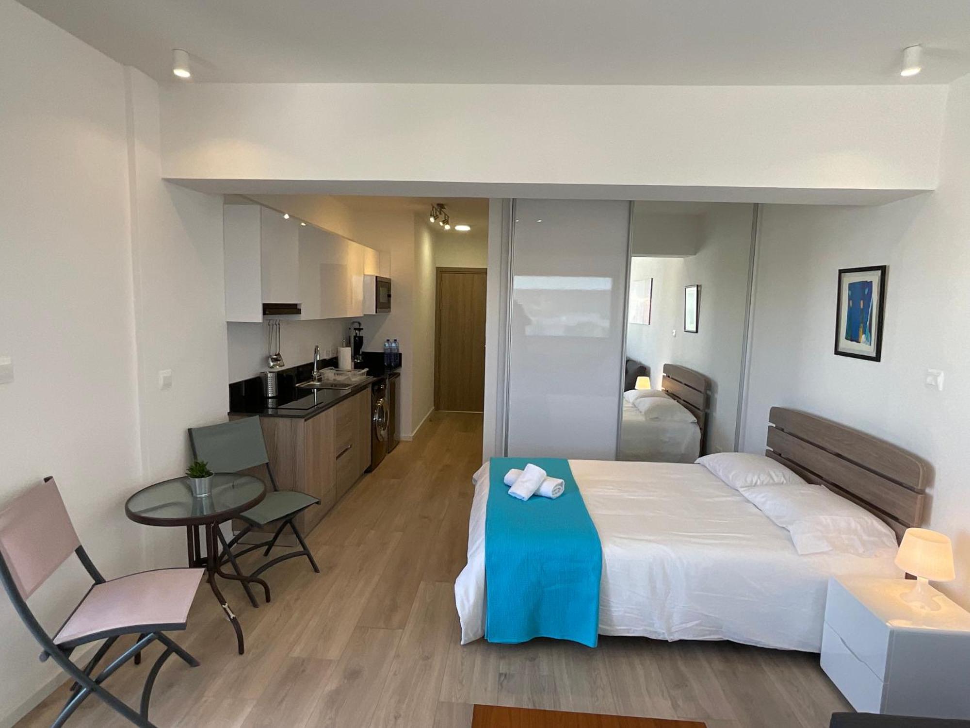 Le Voyageur Apartment Larnaca Ngoại thất bức ảnh