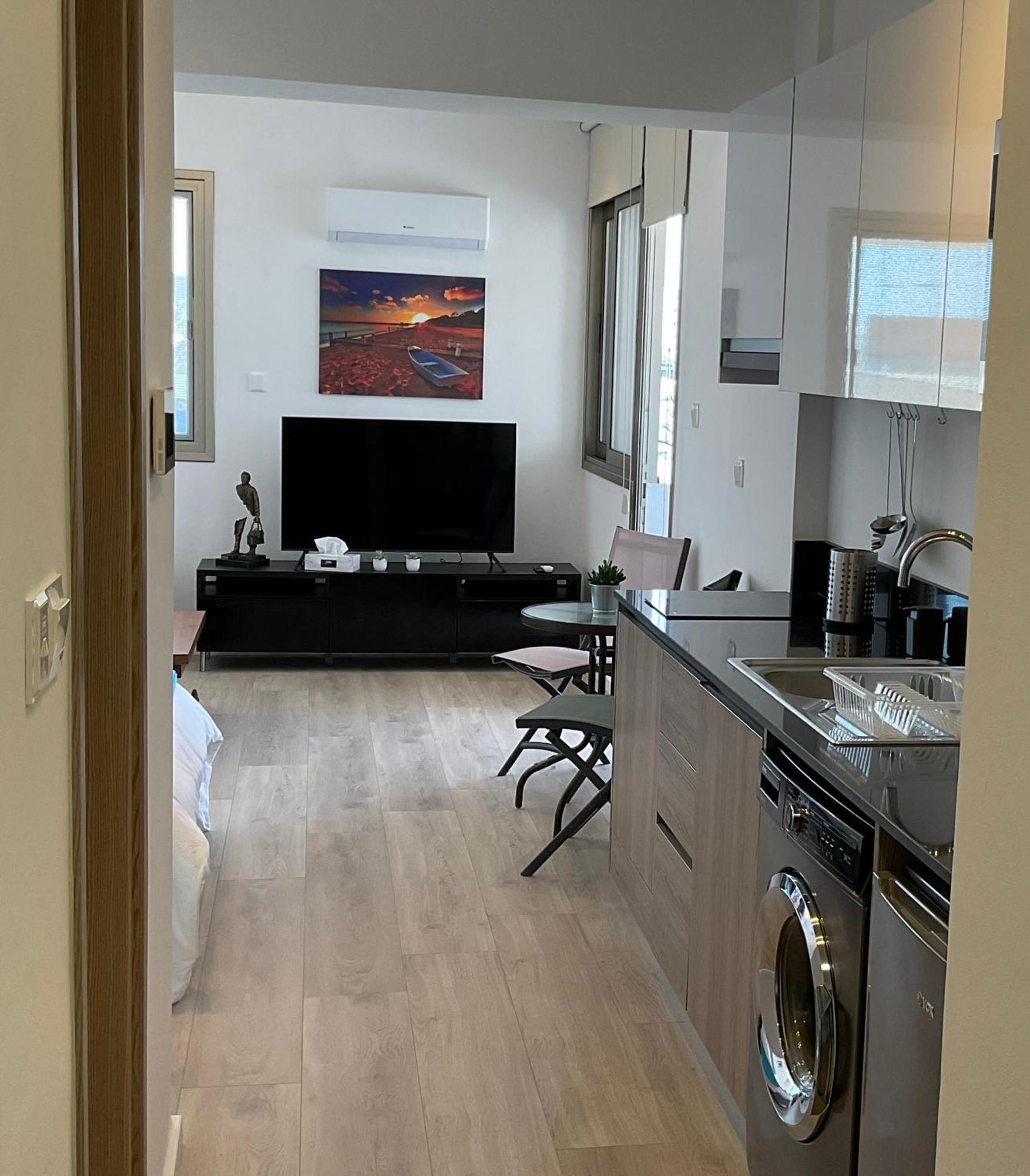 Le Voyageur Apartment Larnaca Ngoại thất bức ảnh